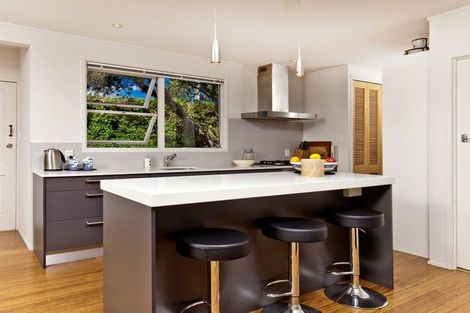 Photo of property in 24 Sunset Road, Unsworth Heights, Auckland, 0632