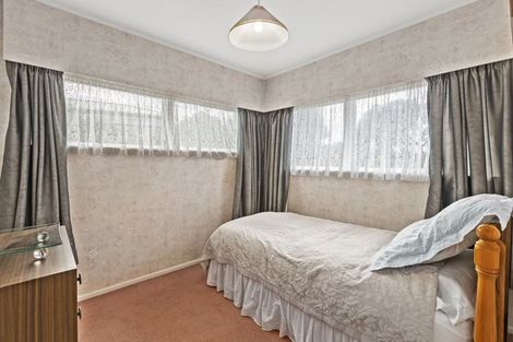 Photo of property in 30 Deuxberry Avenue, Northcote, Auckland, 0627