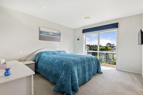 Photo of property in 7 Bushglen Court, Browns Bay, Auckland, 0630