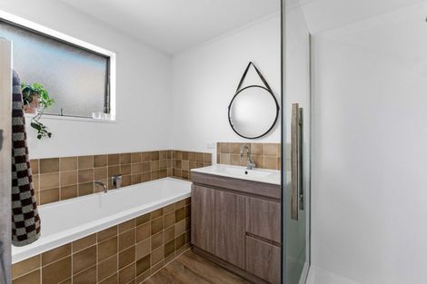 Photo of property in 1 Gobray Crescent, Mount Maunganui, 3116
