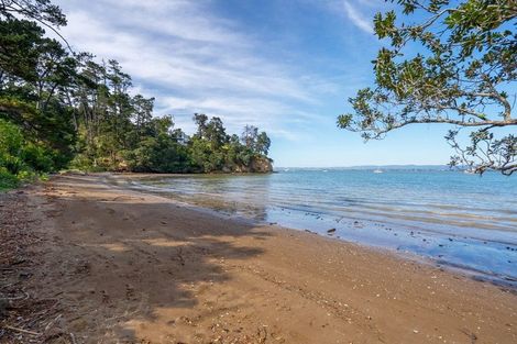Photo of property in 32 Rosecamp Road, Beach Haven, Auckland, 0626