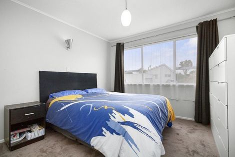 Photo of property in 27a Chetwode Grove, Newlands, Wellington, 6037