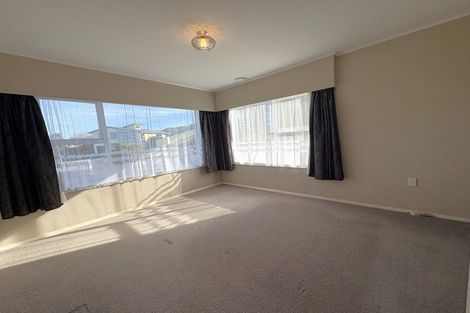 Photo of property in 5 Oakleigh Street, Maungaraki, Lower Hutt, 5010