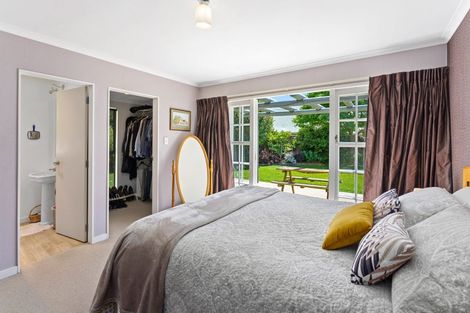 Photo of property in 16 Iti Grove, Waikanae, 5036