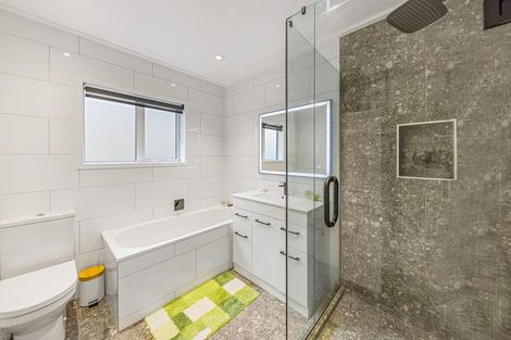 Photo of property in 9 San Marino Drive, Henderson, Auckland, 0612