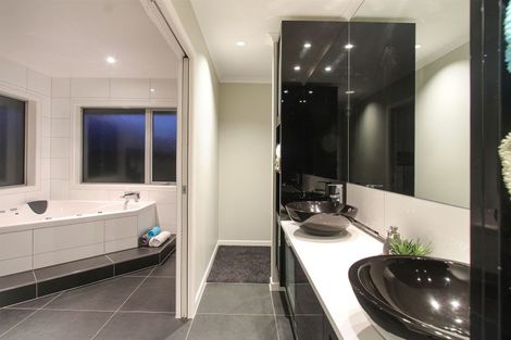 Photo of property in 3 Millbrook Drive, Waiuku, 2683