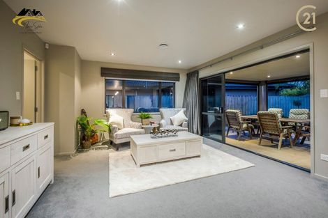 Photo of property in 32 Ripple Grove, Waiuku, 2123