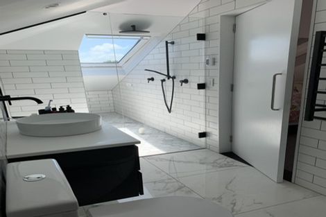 Photo of property in 16 Burnham Street, Seatoun, Wellington, 6022