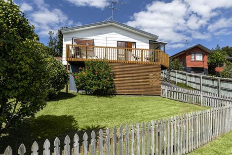 Photo of property in 1/10 Sevilla Place, Unsworth Heights, Auckland, 0632