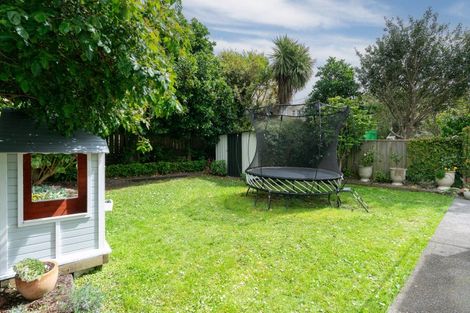 Photo of property in 86 The Parade, Island Bay, Wellington, 6023