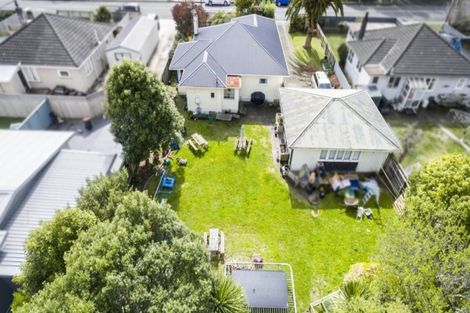 Photo of property in 6 Homedale Road, Wainuiomata, Lower Hutt, 5014