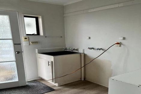 Photo of property in 21 Colwill Road, Massey, Auckland, 0614