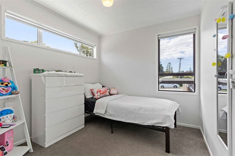 Photo of property in 1/86 Stanley Road, Glenfield, Auckland, 0629