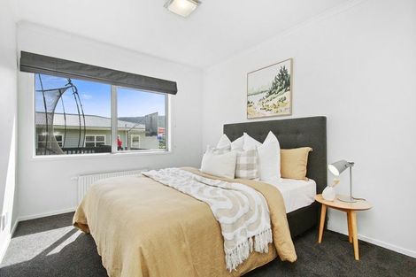Photo of property in 32a Tawa Terrace, Tawa, Wellington, 5028