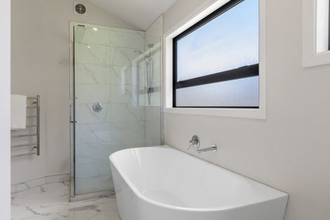 Photo of property in 14 Sainsbury Road, Fernhill, Queenstown, 9300