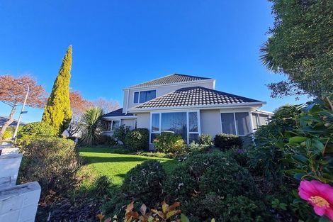 Photo of property in 2 Hatfield Place, Avonhead, Christchurch, 8042