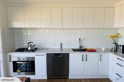 Photo of property in 2b Sunhaven Drive, Newlands, Wellington, 6037