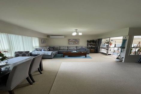 Photo of property in 43 Te Atatu Road, Te Atatu South, Auckland, 0610