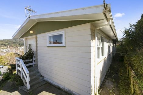 Photo of property in 30b Isabel Grove, Wainuiomata, Lower Hutt, 5014
