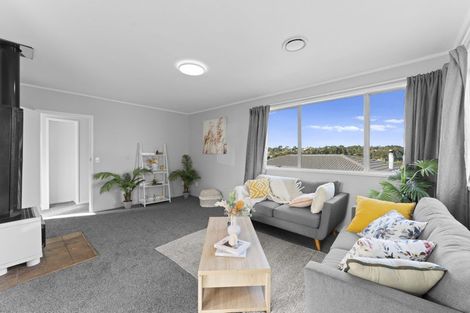 Photo of property in 11 Doone Place, Massey, Auckland, 0614