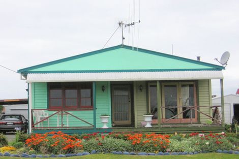 Photo of property in 14 Harbour Street, Foxton, 4814