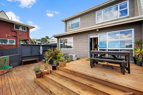 Photo of property in 12 Middlesex Place, Northland, Wellington, 6012