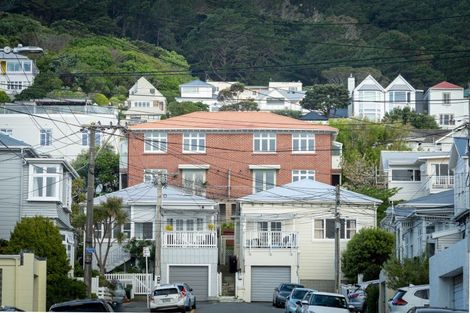 Photo of property in Hamilton Flats, 9a Hawker Street, Mount Victoria, Wellington, 6011