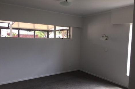 Photo of property in 17a Thorburn Avenue, Red Beach, 0932