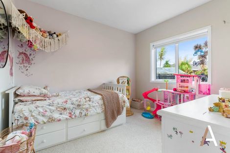 Photo of property in 13 Ross Martin Court, Conifer Grove, Takanini, 2112