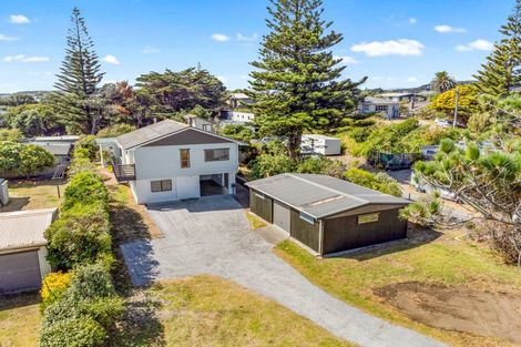 Photo of property in 6 Toi Street, Otaki Beach, Otaki, 5512