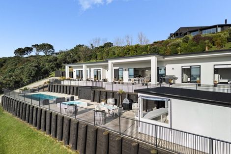 Photo of property in 42 Oceana Drive, Welcome Bay, Tauranga, 3175