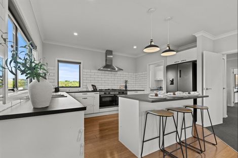 Photo of property in 1 Vaucluse Heights, Fitzherbert, Palmerston North, 4410