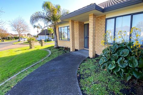 Photo of property in 1 Nephin Place, East Tamaki Heights, Auckland, 2016
