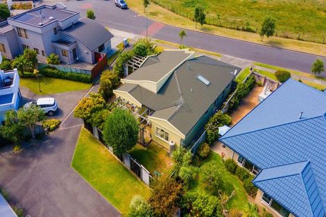 Photo of property in 11 Avion Terrace, Raumati Beach, Paraparaumu, 5032
