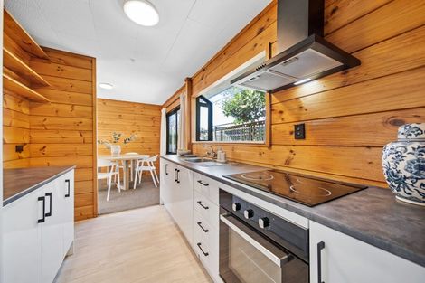 Photo of property in 2/74 Aorangi Road, Bryndwr, Christchurch, 8053