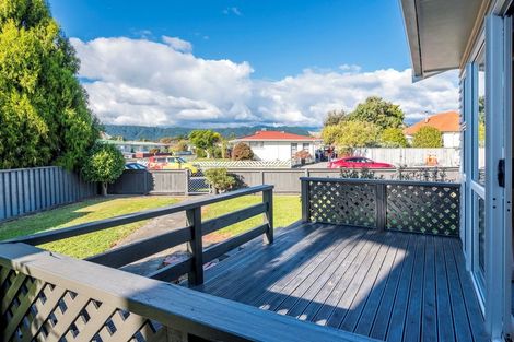 Photo of property in 9 Featherston Street, Levin, 5510
