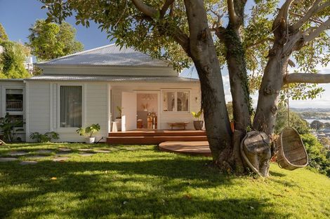 Photo of property in 5 Denholm Road, Hospital Hill, Napier, 4110