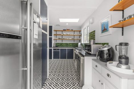 Photo of property in 65 Airlie Road, Plimmerton, Porirua, 5026