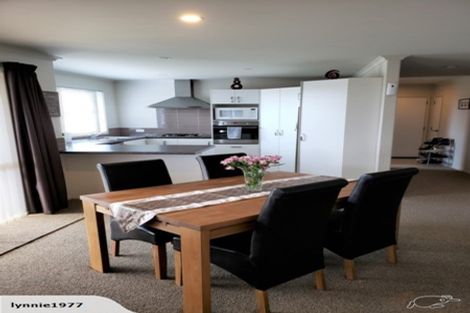 Photo of property in 10 Rainey Crescent, Papamoa Beach, Papamoa, 3118