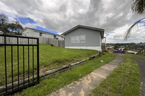Photo of property in 15 Doone Place, Massey, Auckland, 0614