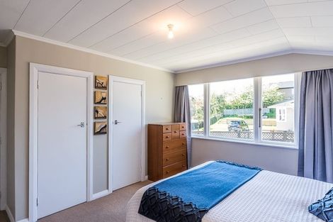 Photo of property in 36 Horokiwi Road West, Newlands, Wellington, 6037