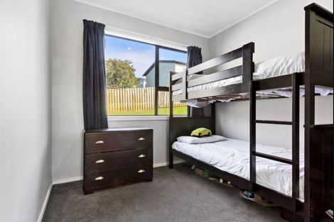 Photo of property in 36 Thornlow Street, Glendene, Auckland, 0602