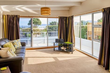 Photo of property in 93 Marine Parade, Paraparaumu Beach, Paraparaumu, 5032