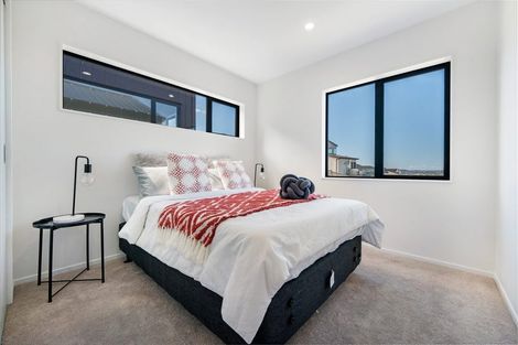 Photo of property in 5/90 Picasso Drive, West Harbour, Auckland, 0618