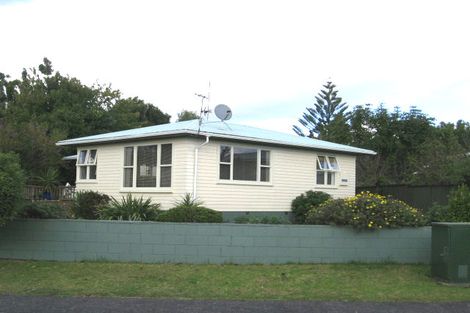 Photo of property in 16 Brennan Avenue, Te Atatu Peninsula, Auckland, 0610