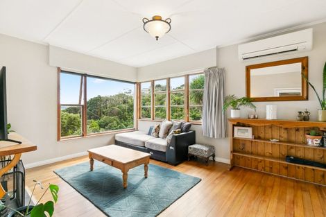 Photo of property in 22 Tannadyce Street, Strathmore Park, Wellington, 6022