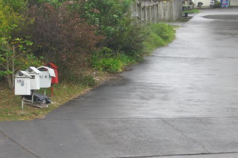 Photo of property in 2/18 Kupari Place, Totara Vale, Auckland, 0629