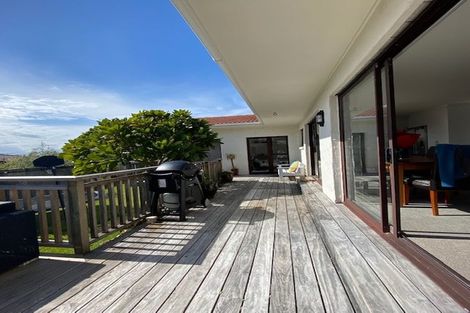 Photo of property in 2/21 Scarboro Terrace, Murrays Bay, Auckland, 0630