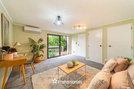 Photo of property in 6 Cassis Place, Crofton Downs, Wellington, 6035