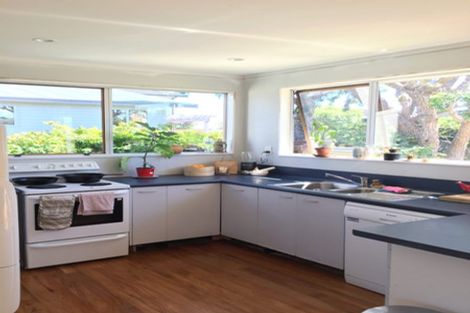 Photo of property in 113 Kahu Road, Paremata, Porirua, 5024